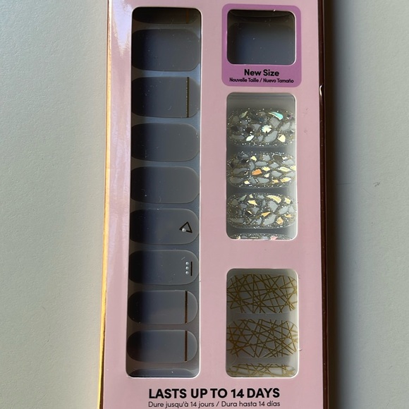 Dashing Diva Gloss Gel Nail Strip Kit in All Lined Up - Picture 2 of 5